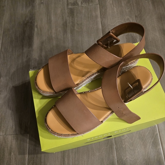 Gianni Bini Vacay Tan Sandals - Picture 2 of 3